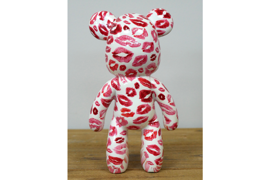Large Bear Ornament with Kiss Pattern