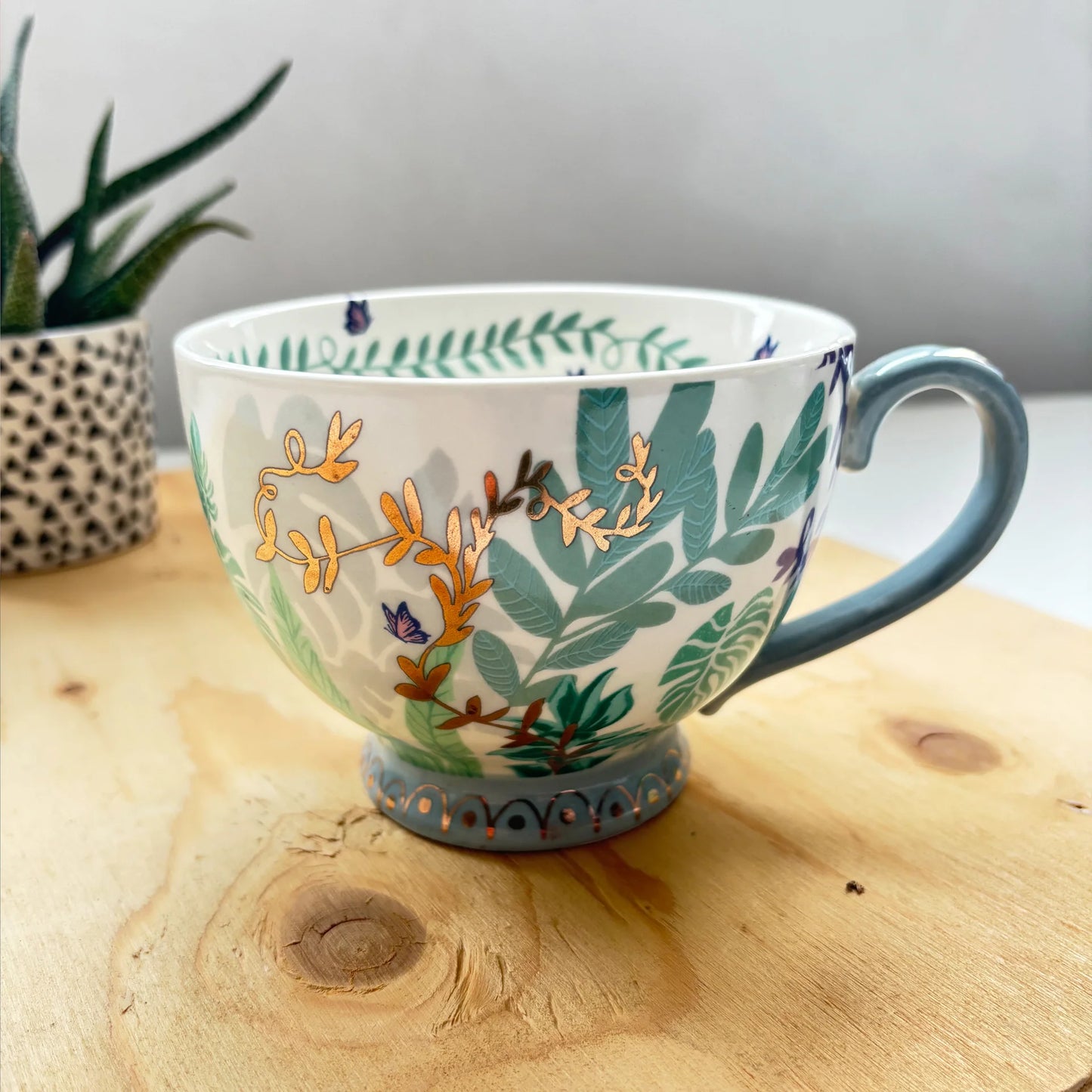 Boulevard Greenhouse Cup with Cat