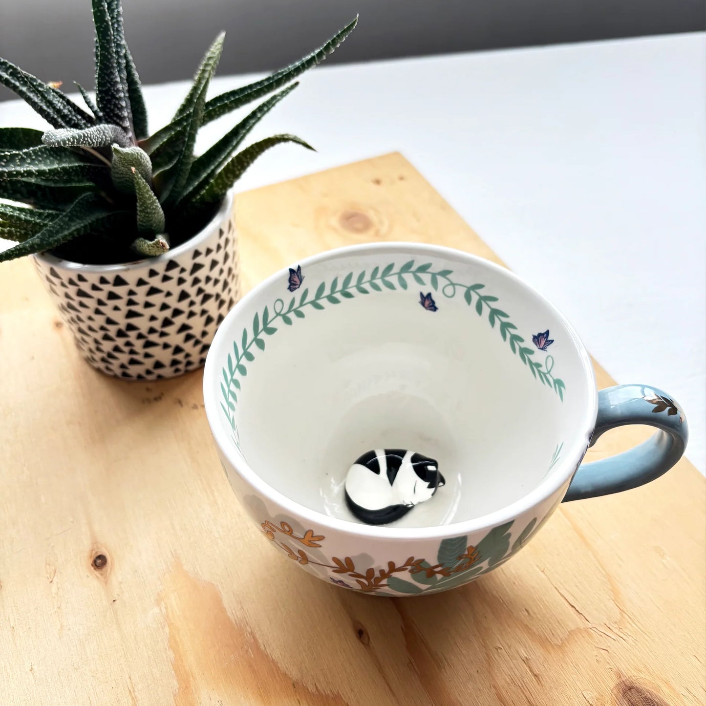 Boulevard Greenhouse Cup with Cat