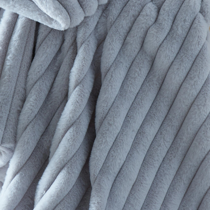 Luxurious Faux Fur Ribbed Throw - Grey